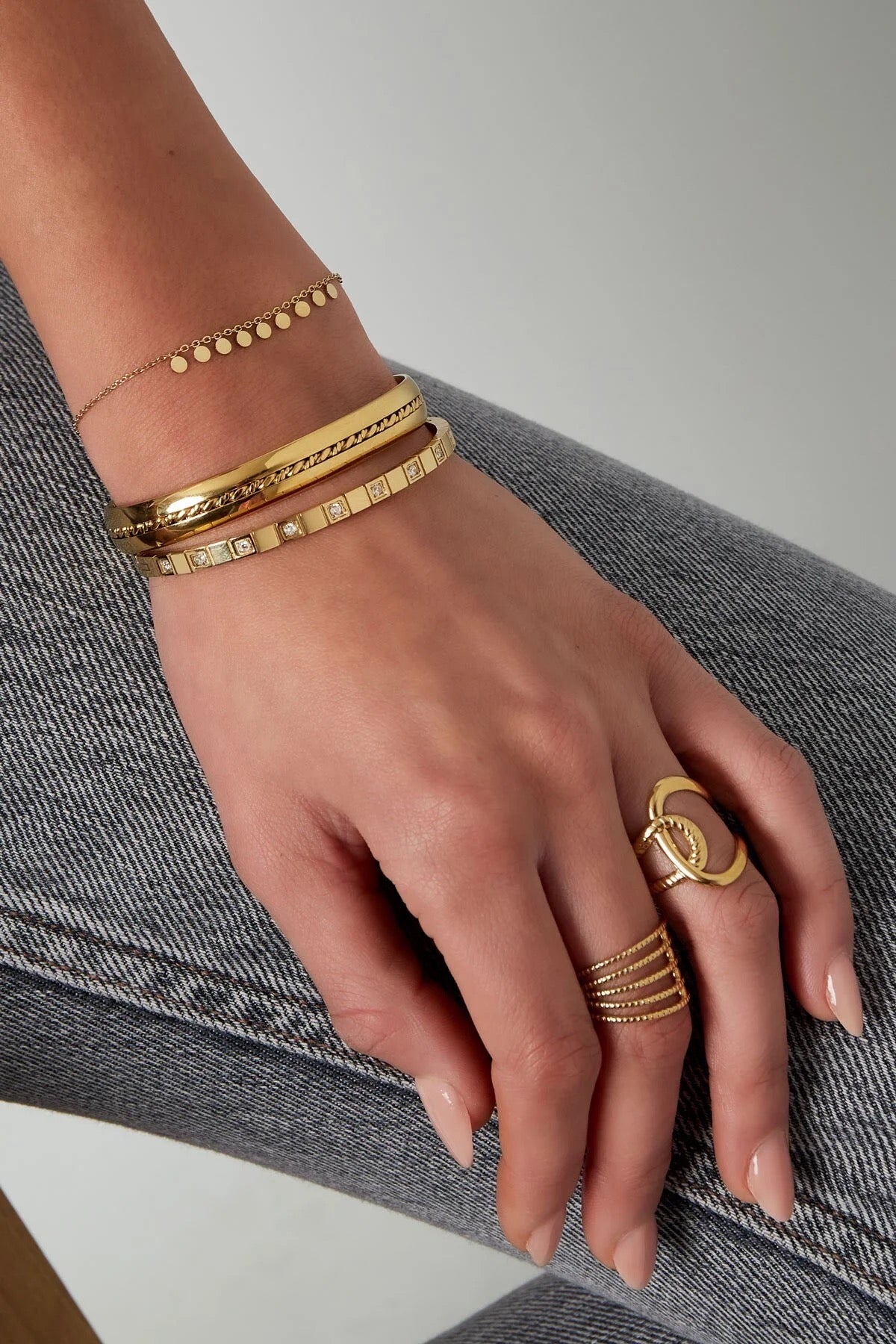 Gouden Armband met Ronde Hangers
